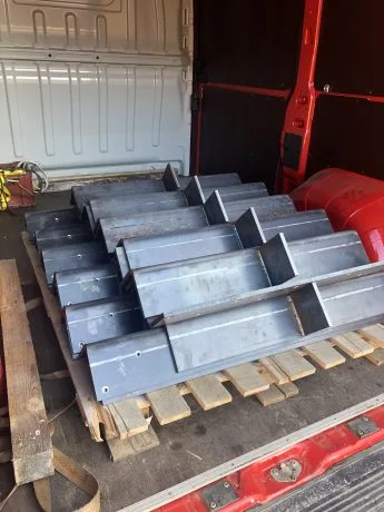 realizace - Roh pro přepravní bedny